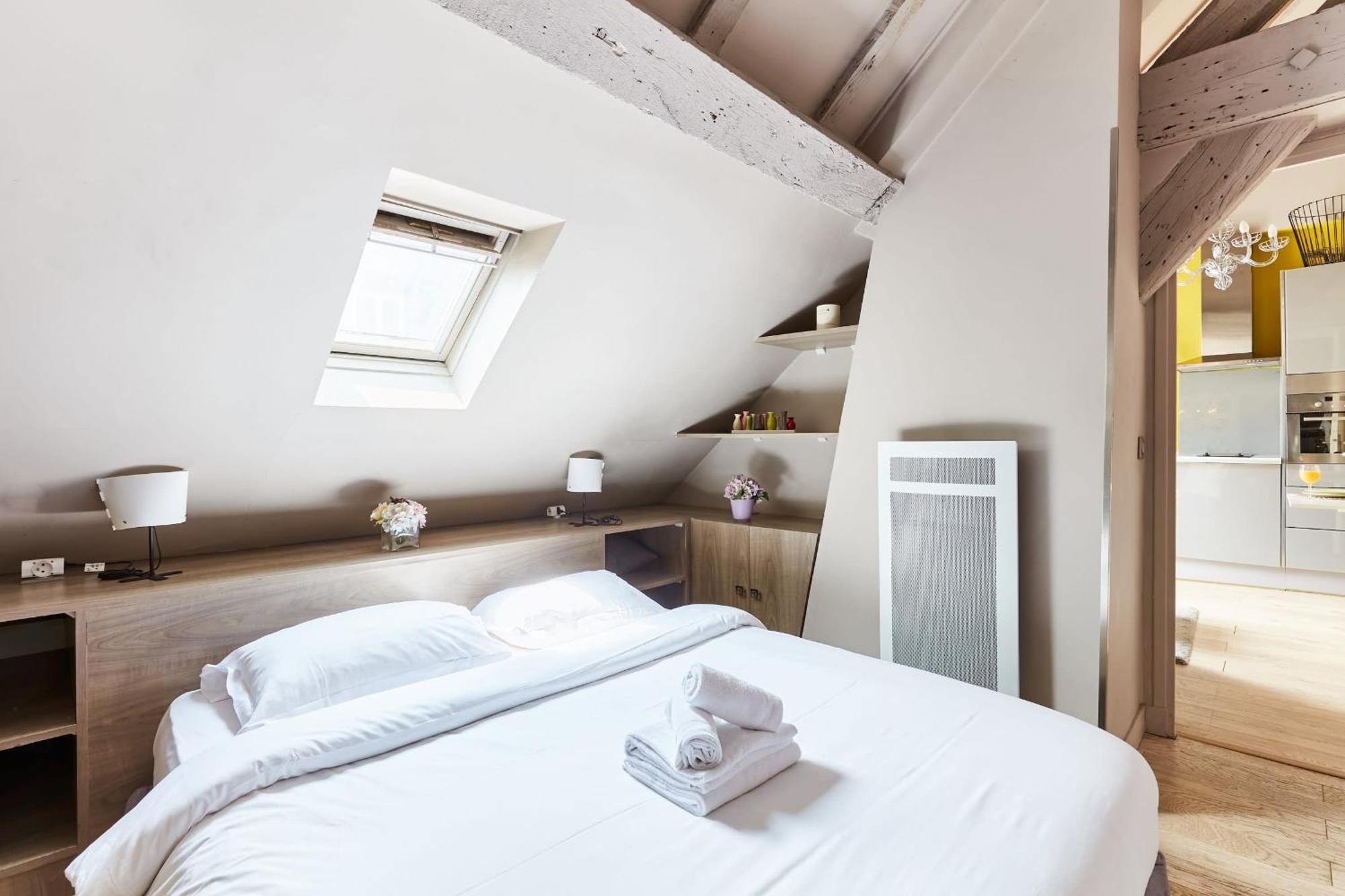 Place Des Vosges - 1Br With Balcony - Cityapartmentstay ปารีส ภายนอก รูปภาพ